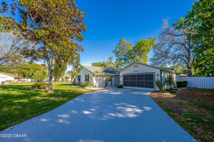 Property Photo:  912 Tree Garden Drive  FL 32127
