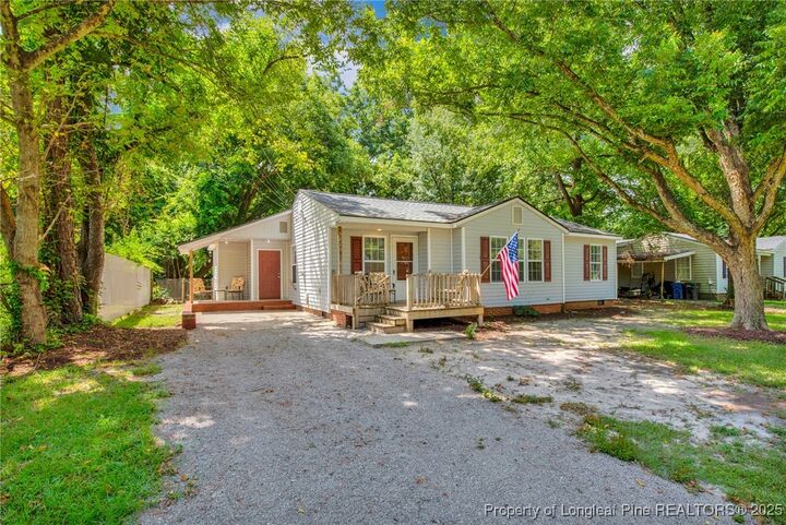 Property Photo:  5211 Sequoia Road  NC 28304 