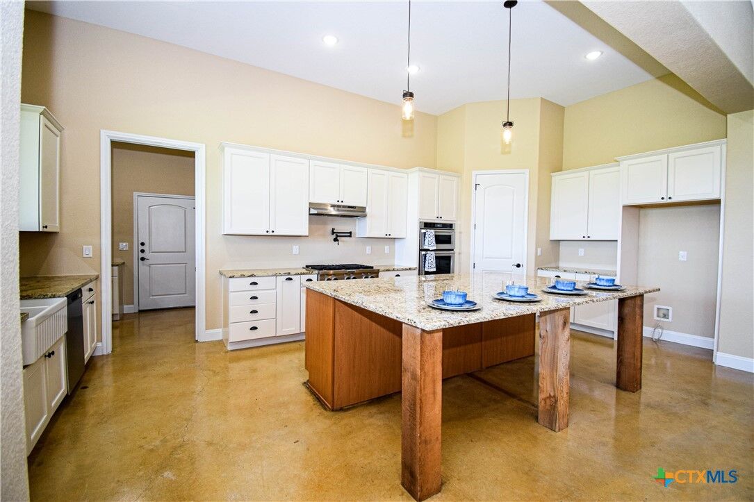 Property Photo: 2178 Southbend Road TX 76571