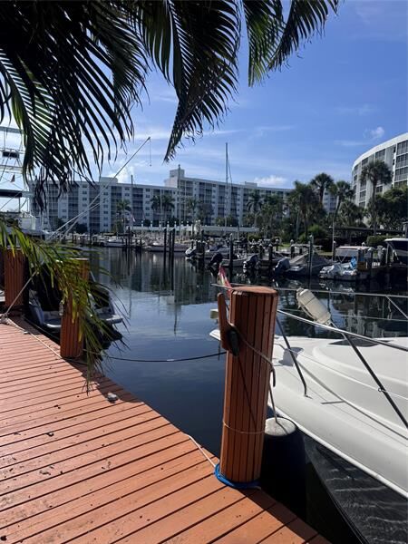 Property Photo: 2700 NE 16th St FL 33062