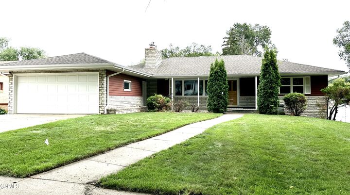 821 N 1st Street  Bismarck ND 58501 photo