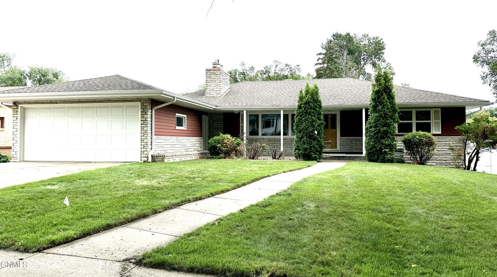 Property Photo:  821 N 1st Street  ND 58501 