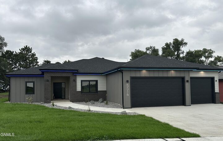 Property Photo: 5516 Smette Bend ND 58504