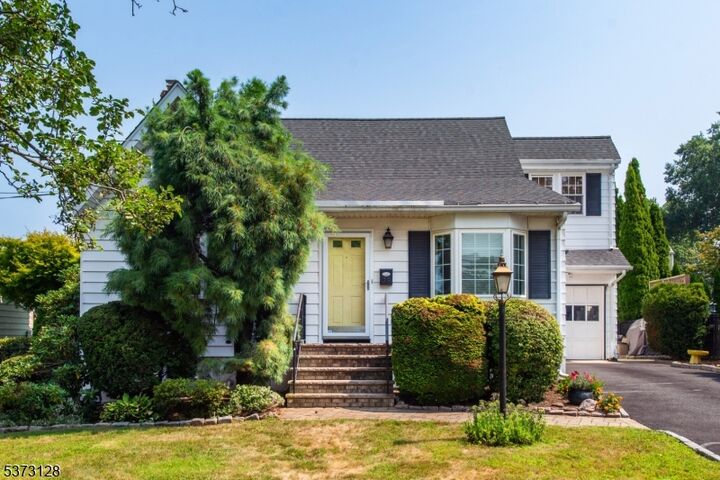 Property Photo:  38 Forest Way  NJ 07013 