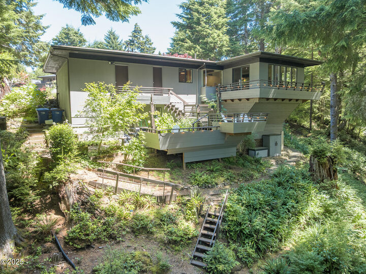 Property Photo: 464 Salishan Hills Drive OR 97367
