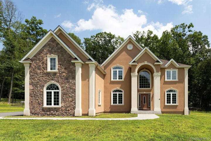 18 Winding Lane  Woodbury NY 10917 photo