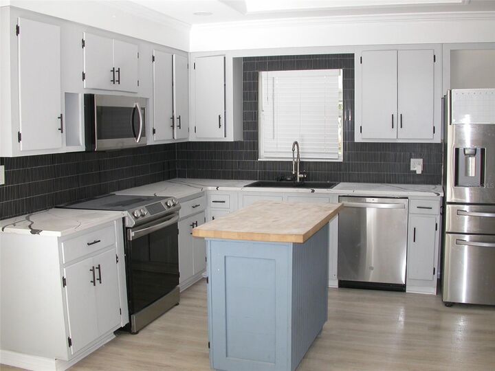 Property Photo:  4939 Woodland Drive  FL 33708