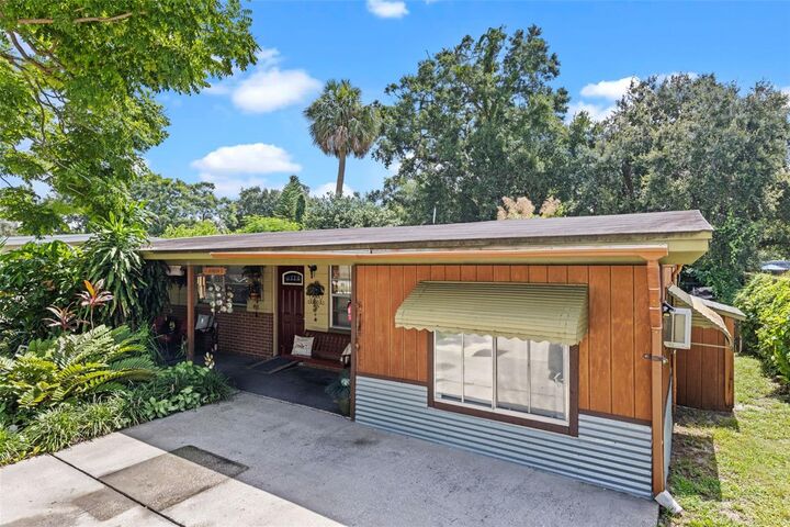 Property Photo:  7627 Daetwyler Drive  FL 32812 