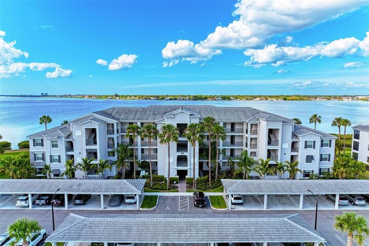 Property Photo: 1010 Tidewater Shores Loop 101 FL 34208