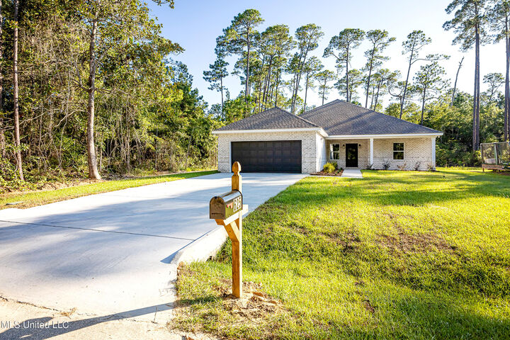Property Photo: 625 Oak Street MS 39564