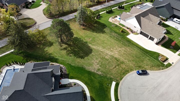 Property Photo: 5051 Nottinghill Court IN 46143