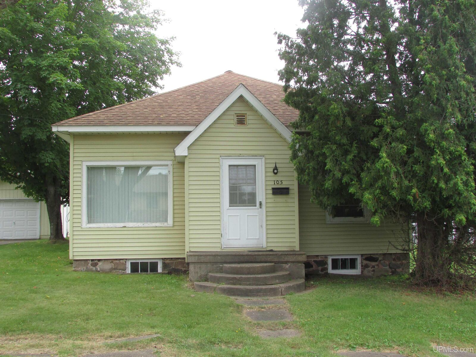 Property Photo:  105 W Fall Street  MI 49946 