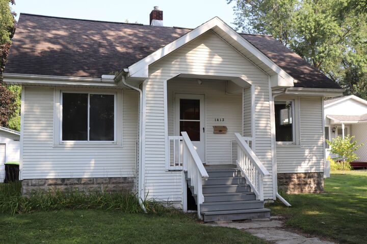 Property Photo:  1413 Mill Street  MI 48640 