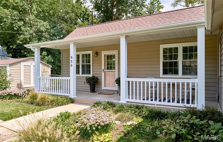 Property Photo: 930 New Ballwin Road MO 63021