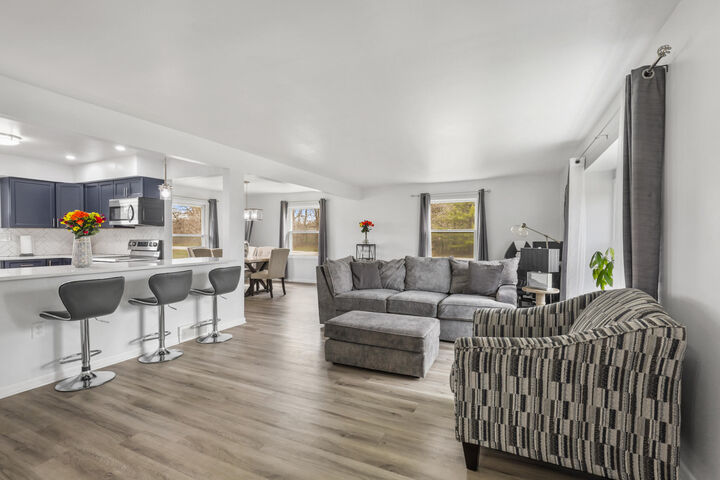 Property Photo:  812 W Glen Oaks Ln  WI 53092 