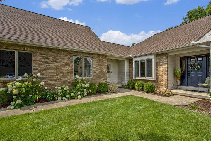 Property Photo: 2540 Meadowbrook Lane MI 49201