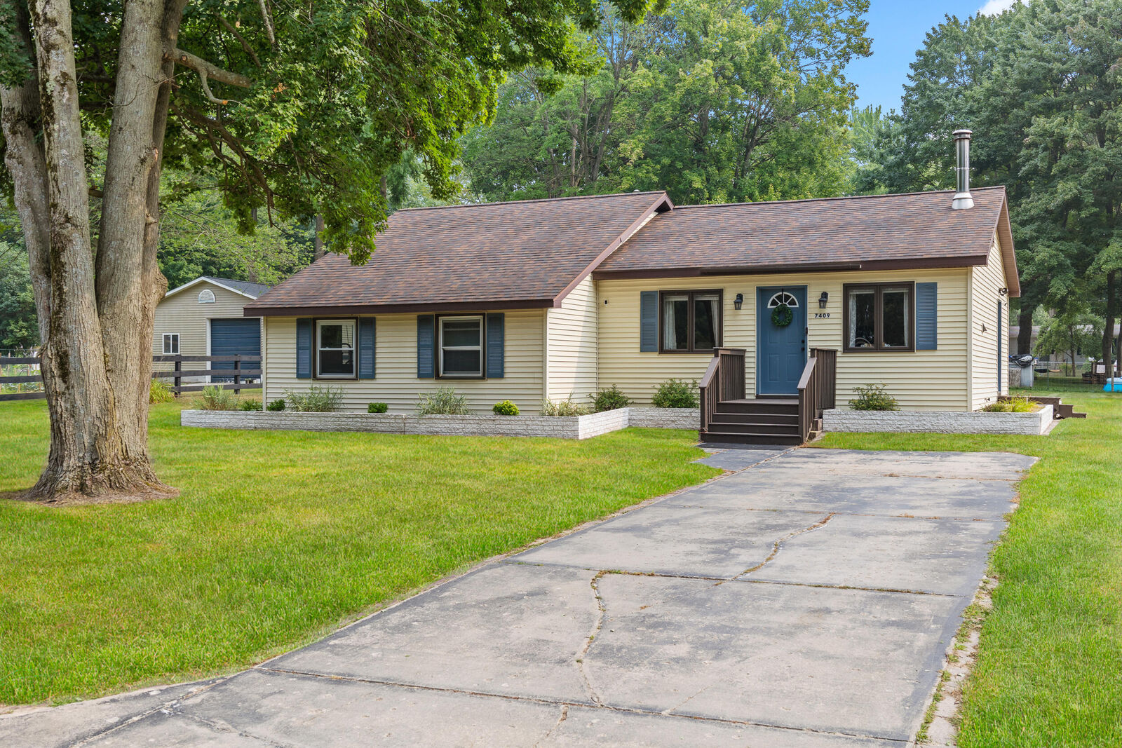 Property Photo:  7409 Park Place  MI 49332 