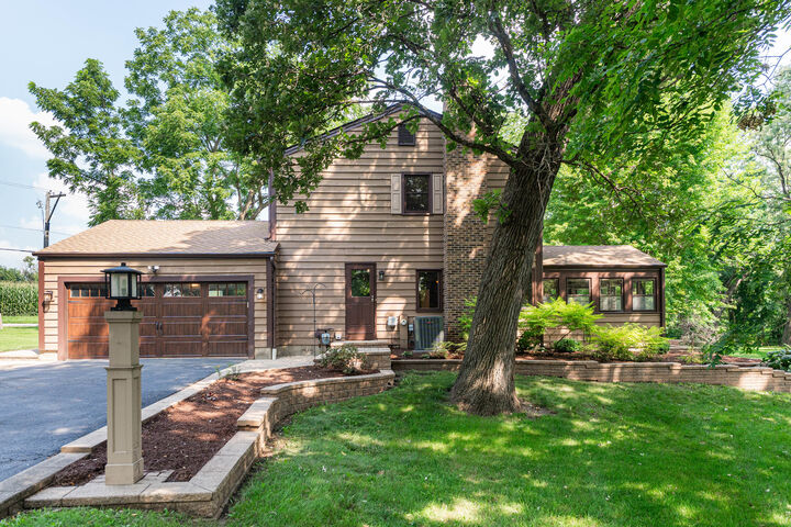 Property Photo:  40W630 Winchester Way  IL 60175 