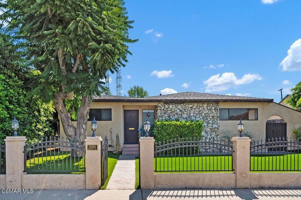 Property Photo: 10354 Woodman Avenue CA 91345
