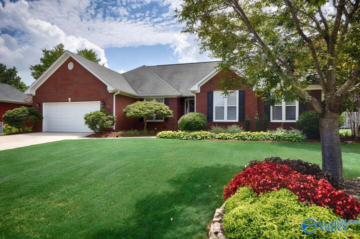 Property Photo: 109 Ben Franklin Circle AL 35758