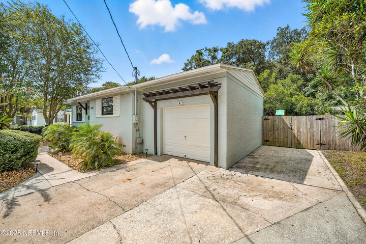 Property Photo: 3956 Marianna Road FL 32217