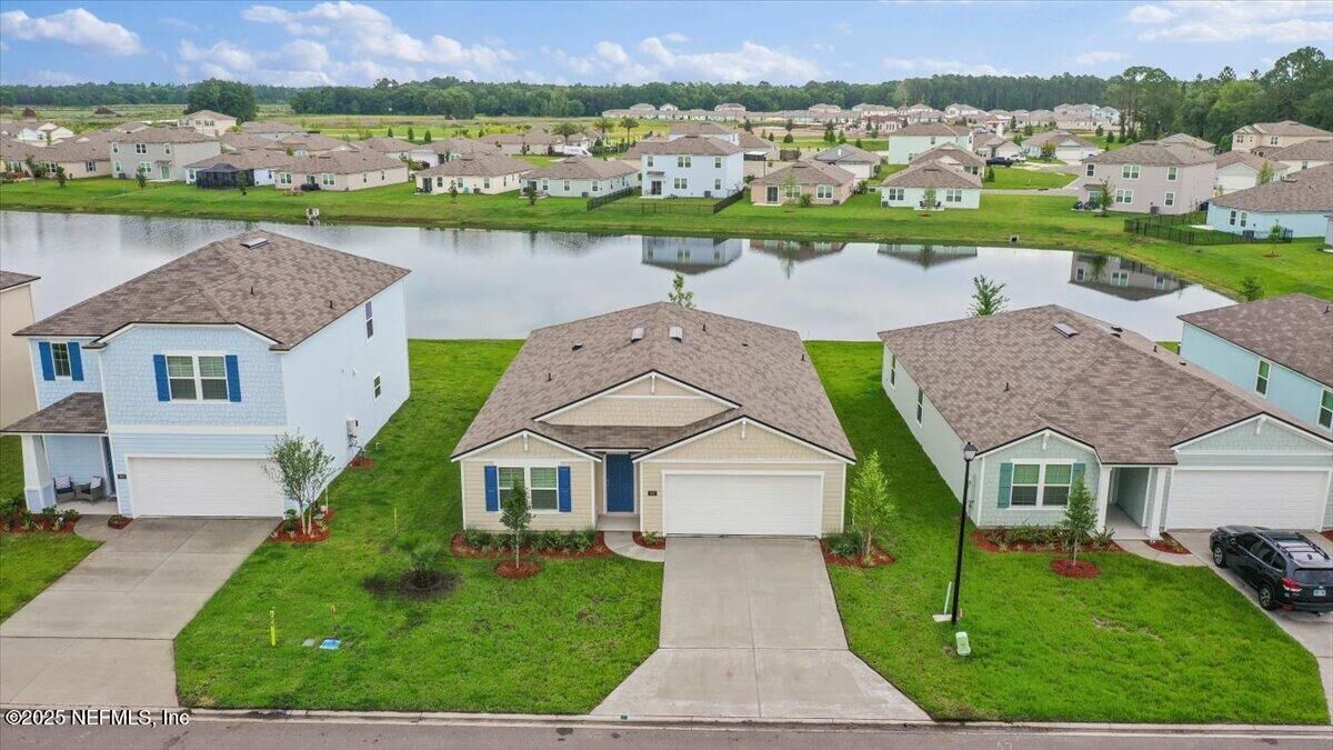 Property Photo: 350 Jarama Circle FL 32084
