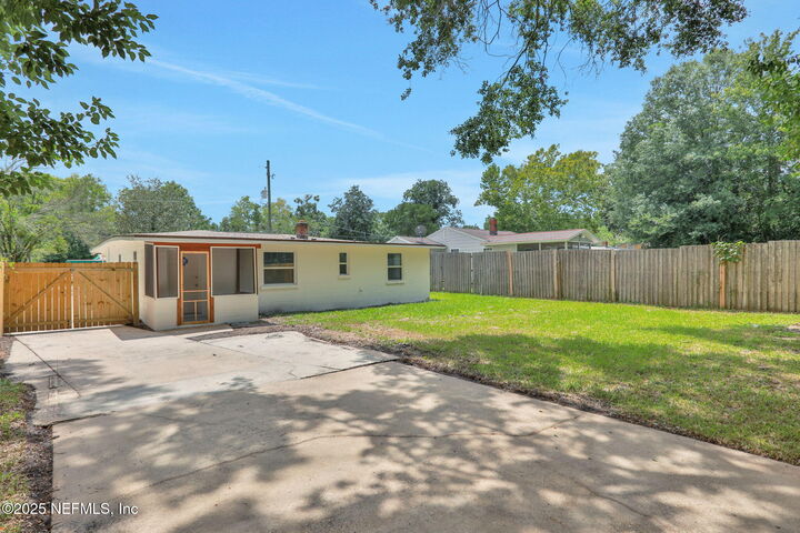 Property Photo: 2935 W 10th Street FL 32254