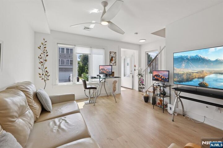 Property Photo:  21 Meade Street  NJ 07052 