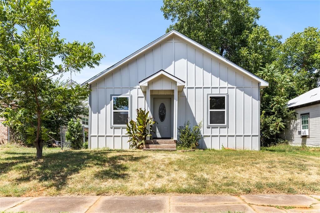 Property Photo: 1127 W Morgan Street TX 75020