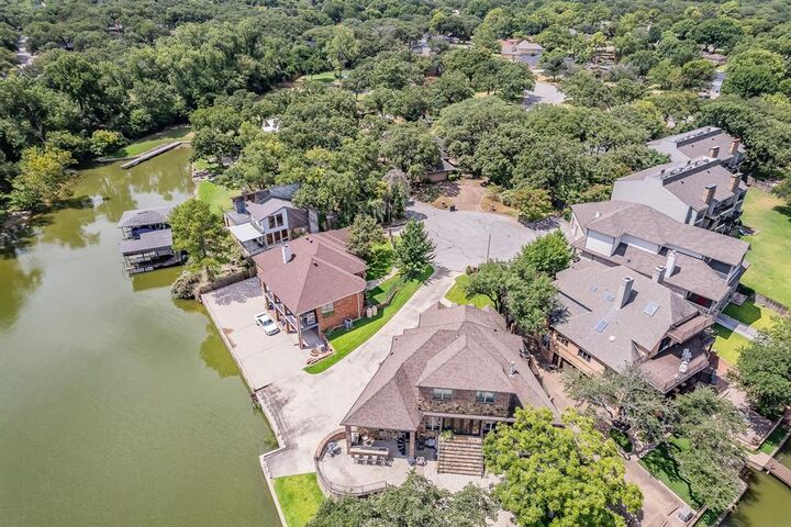 Property Photo:  413 Timber Bay Court  TX 76020 