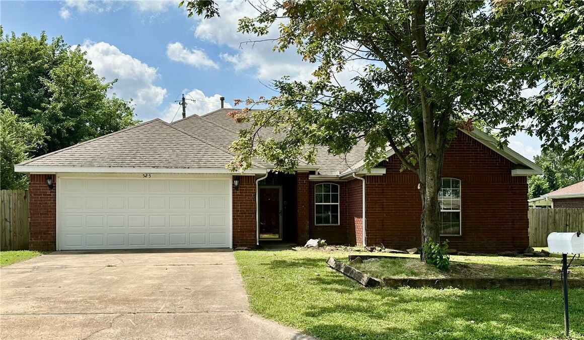 Property Photo: 525 Summerfield Avenue AR 72745