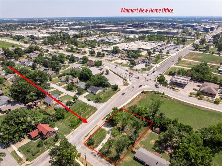 Property Photo:  1006 NE 2nd Street  AR 72712 