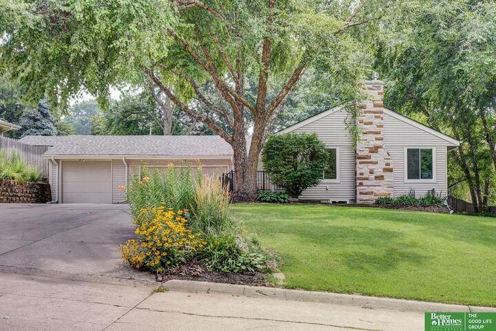 Property Photo: 10329 Pinehurst Avenue NE 68124-9999