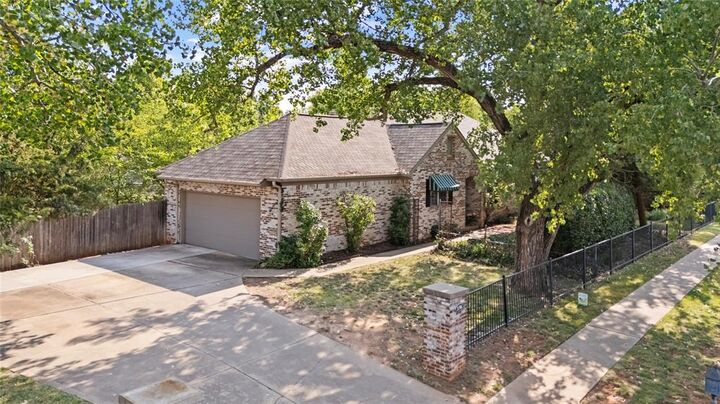 Property Photo: 11304 Springhollow Road 17 OK 73120