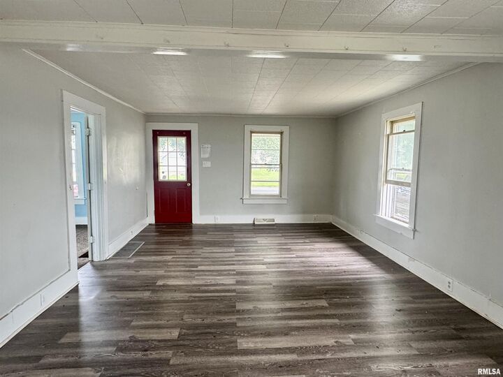 Property Photo: 906 E Locust Street IL 61520