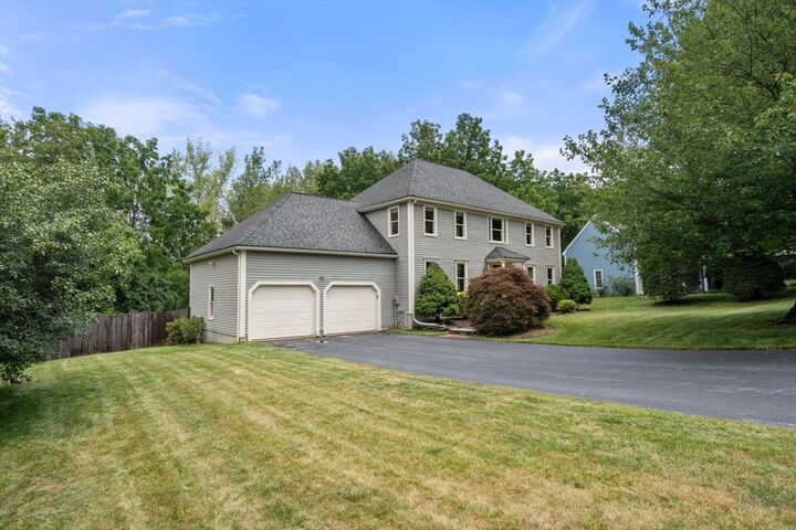 Property Photo:  8 Piccadilly Way  MA 01581 