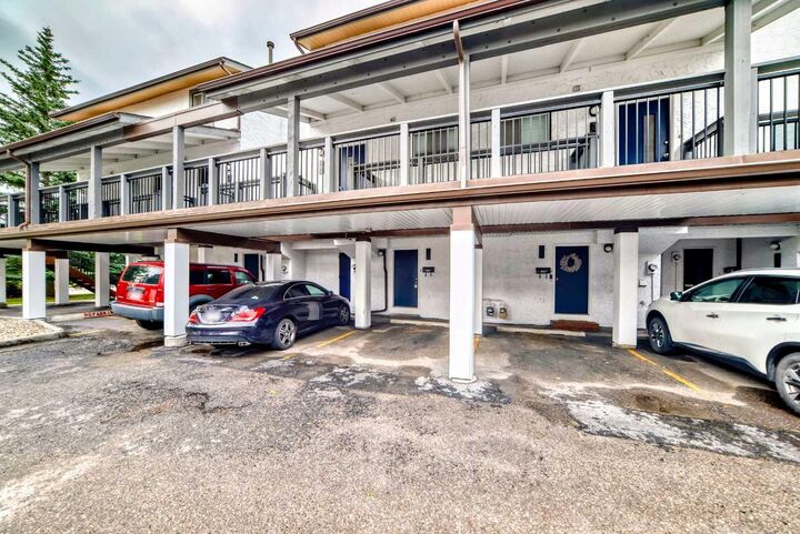 Property Photo: 2520 Palliser Drive SW 306 AB T2V 2S9