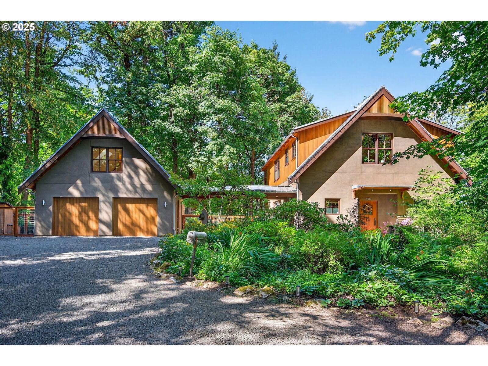 Property Photo: 5128 SW Northwood Ave OR 97239