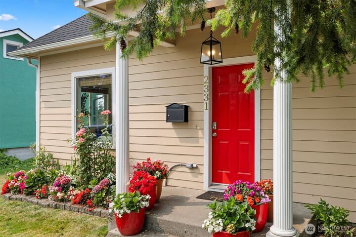Property Photo:  2331  Lincoln Street  WA 98225 