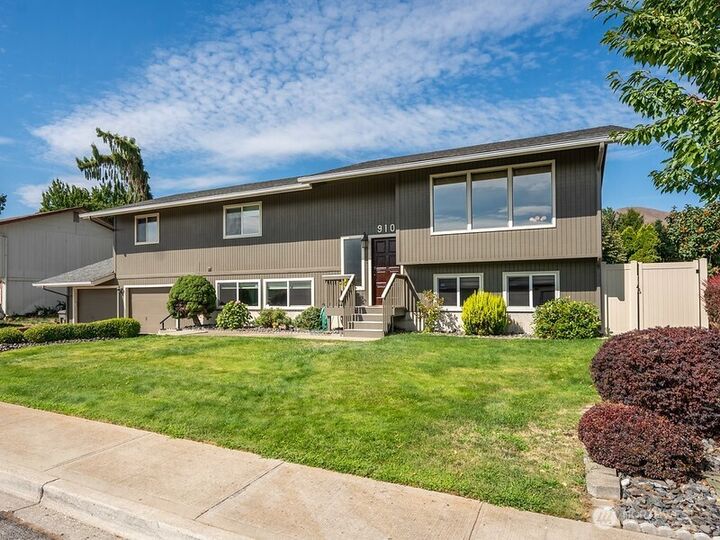 Property Photo:  910  College Street  WA 98801 