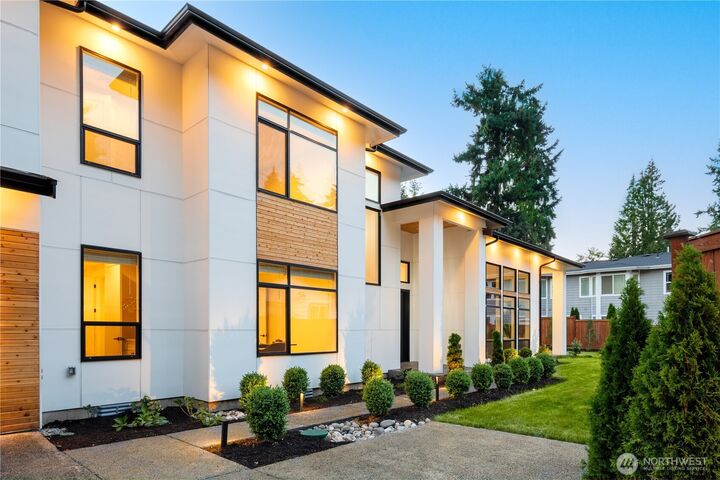 Property Photo:  5539  116th Avenue NE  WA 98033 