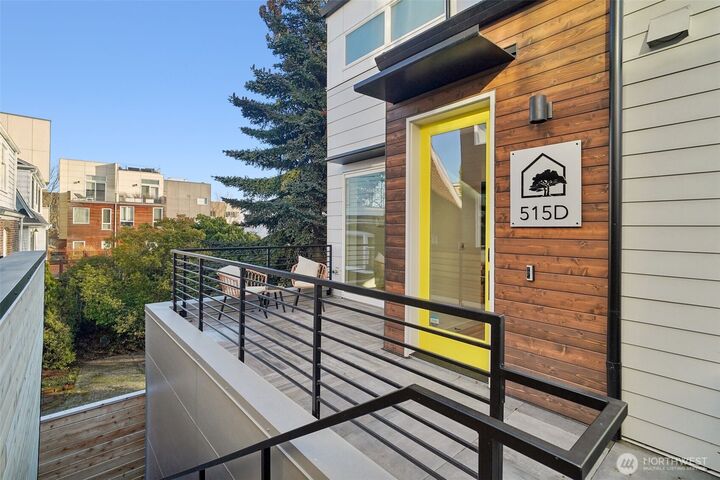 Property Photo:  515  Howe Street D  WA 98109 