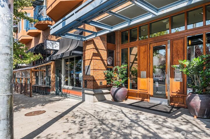 Property Photo: 2414 1st Ave 709 WA 98121