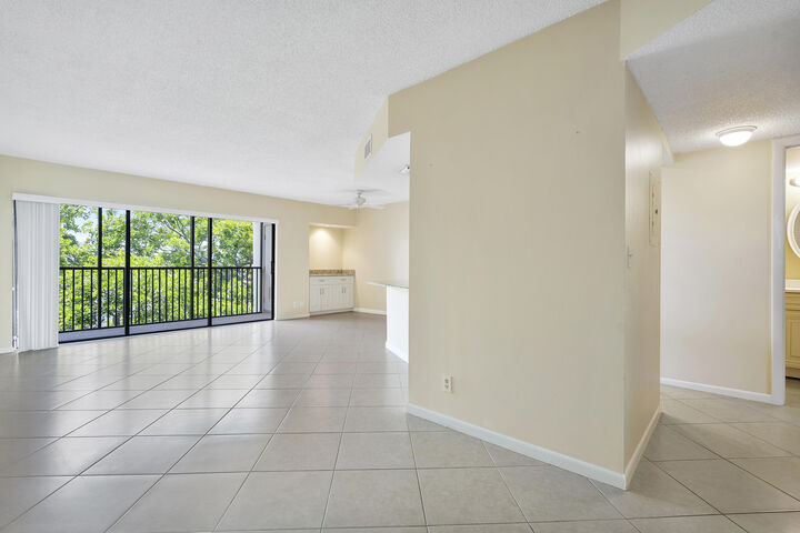 Property Photo:  1605 S US Highway 1 B404  FL 33477 