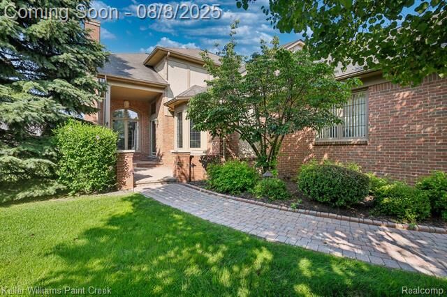 Property Photo: 54630 Ashford Court MI 48316