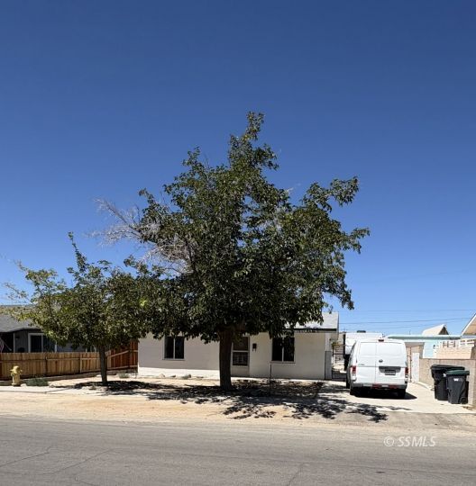 Property Photo: 729 N Sanders St CA 93555