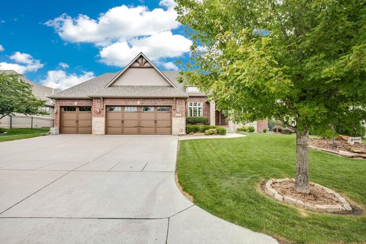 Property Photo: 1512 N Ridgehurst St KS 67230
