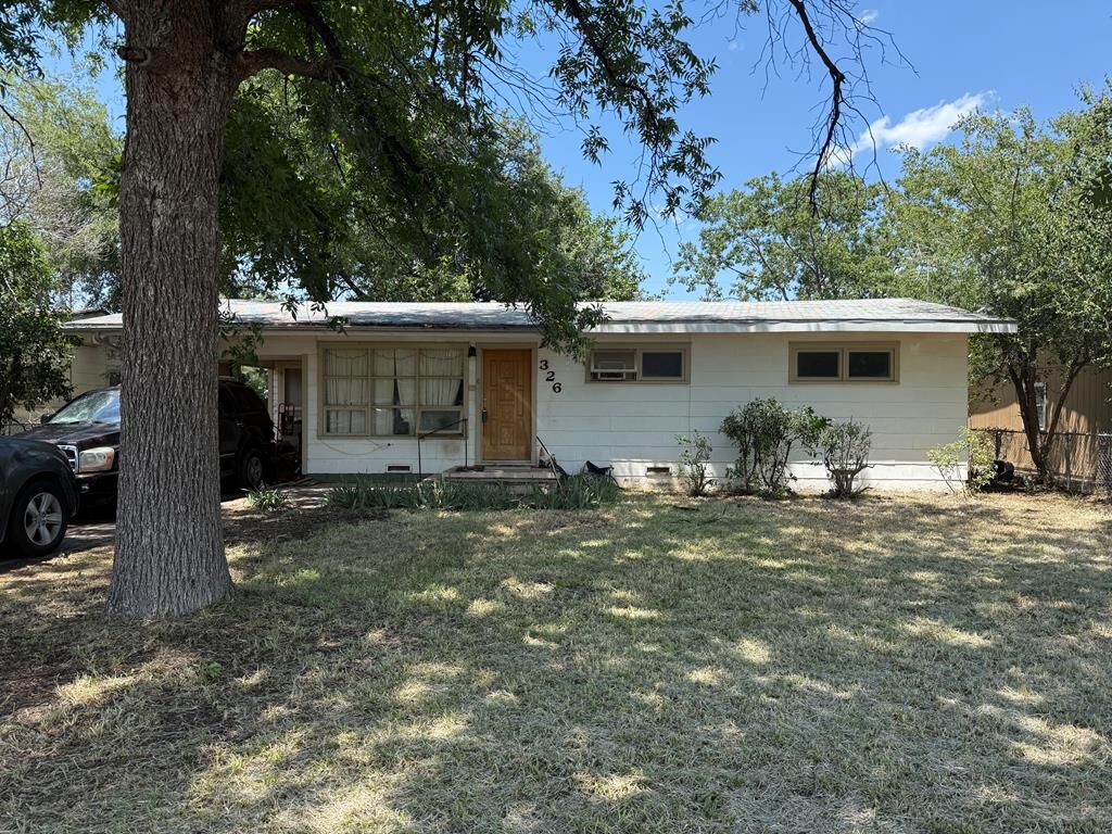 Property Photo: 326 Windham St TX 76903