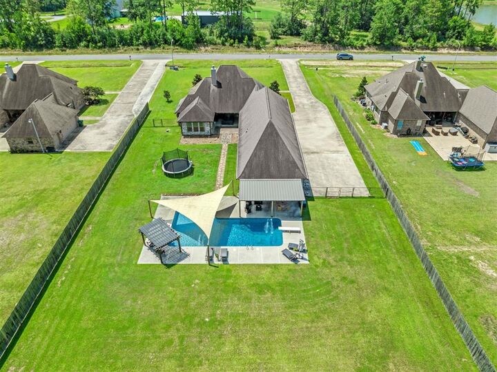 Property Photo: 2890 White Rose Lane LA 70611