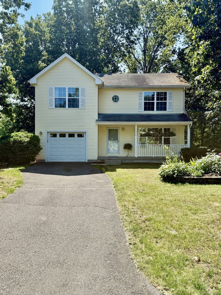 Property Photo: 216 Castlewood CT 06095